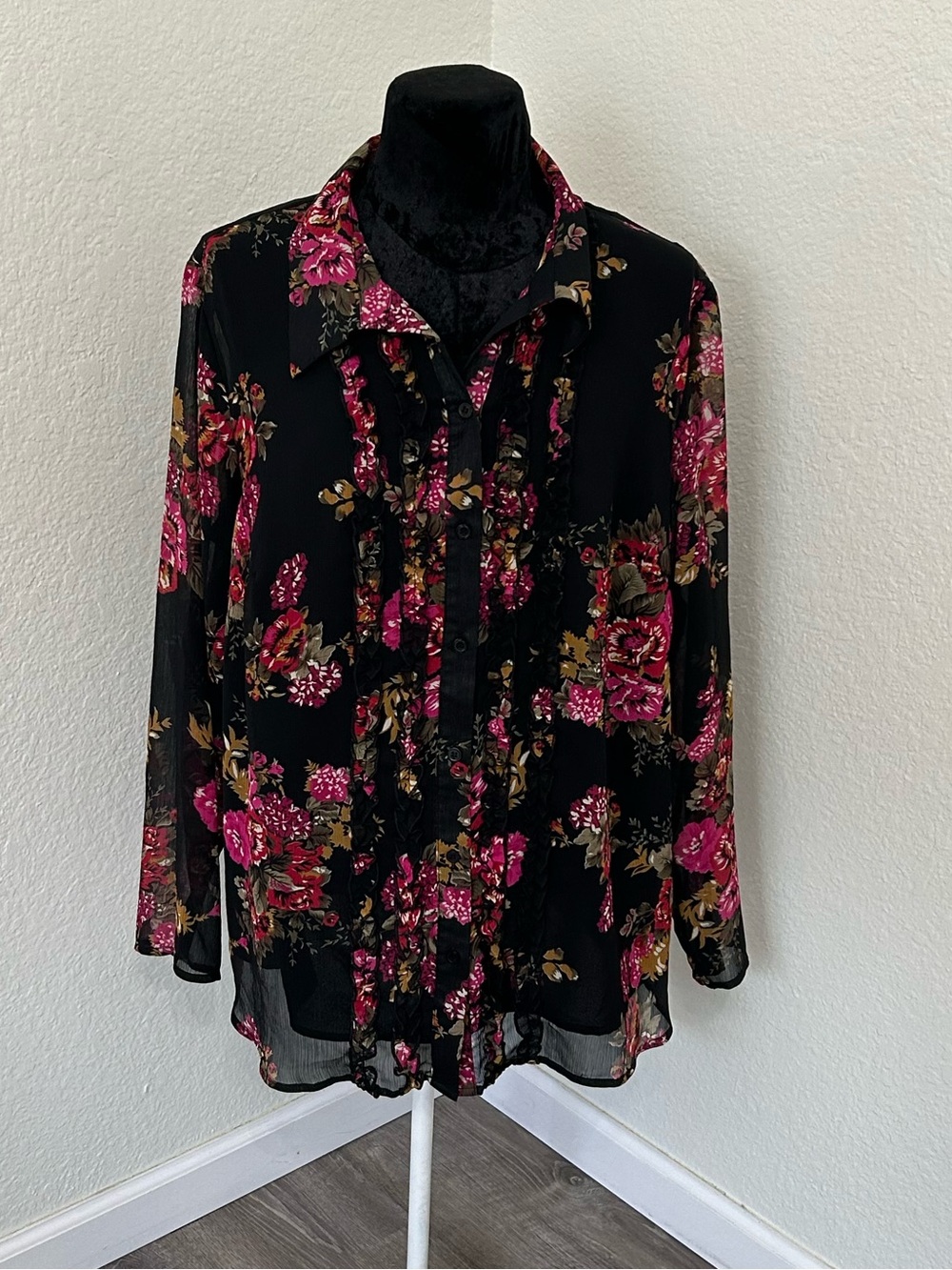 Koret Woman Plus Size 20W Black Floral Ruffle Button Front Blouse Top